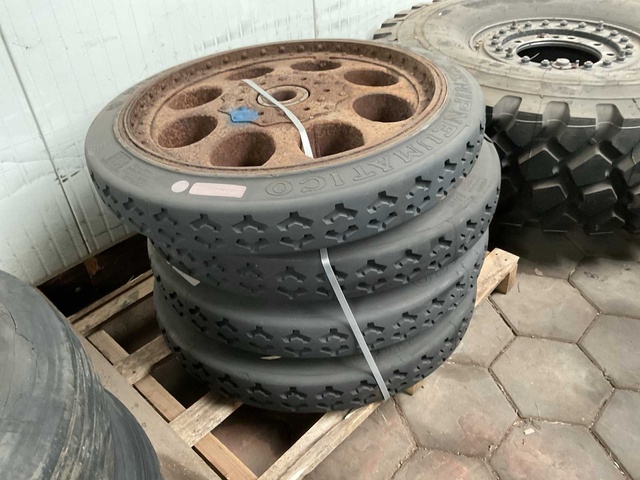 Pirelli Band (4x)