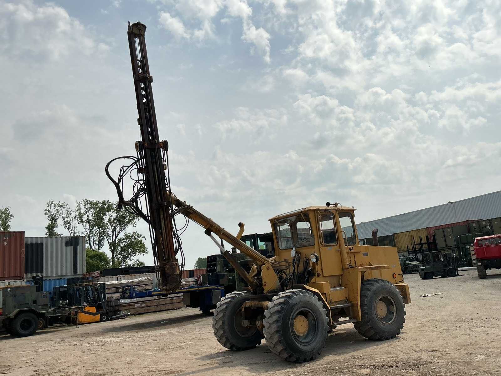 1981 Ahlmann AS12 Shovel