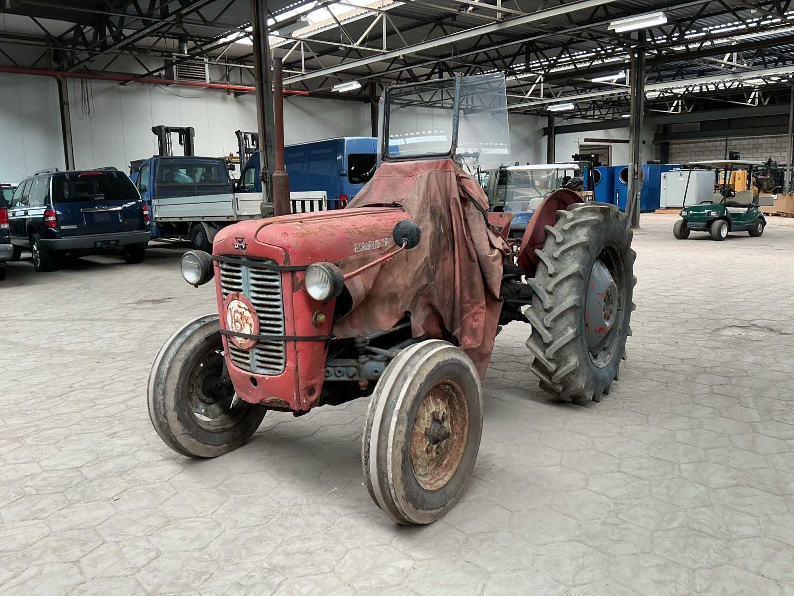 Massey Ferguson - MF35 - Vintage Tractor - 1960