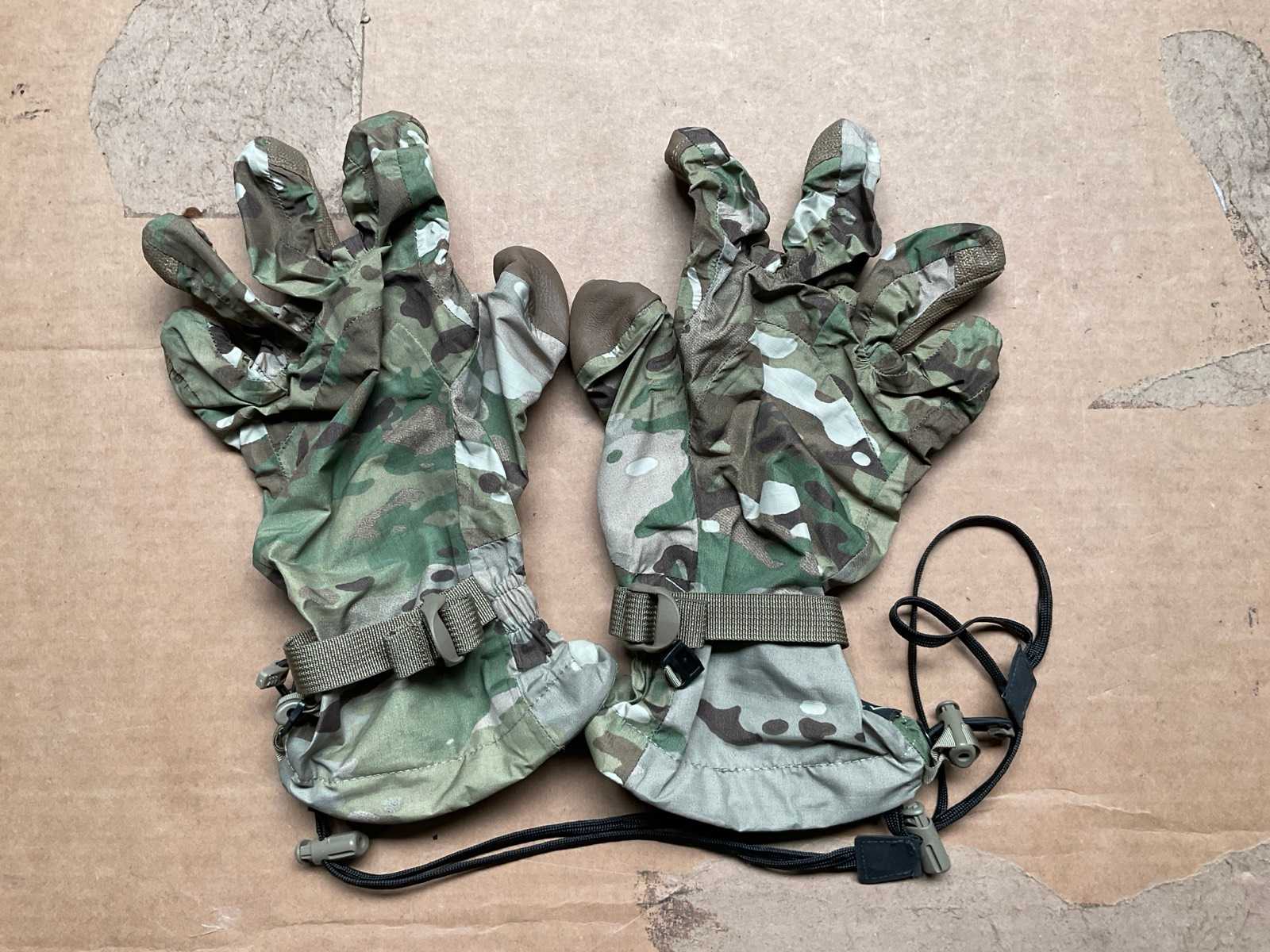 MGS shell gloves OCP (8x)