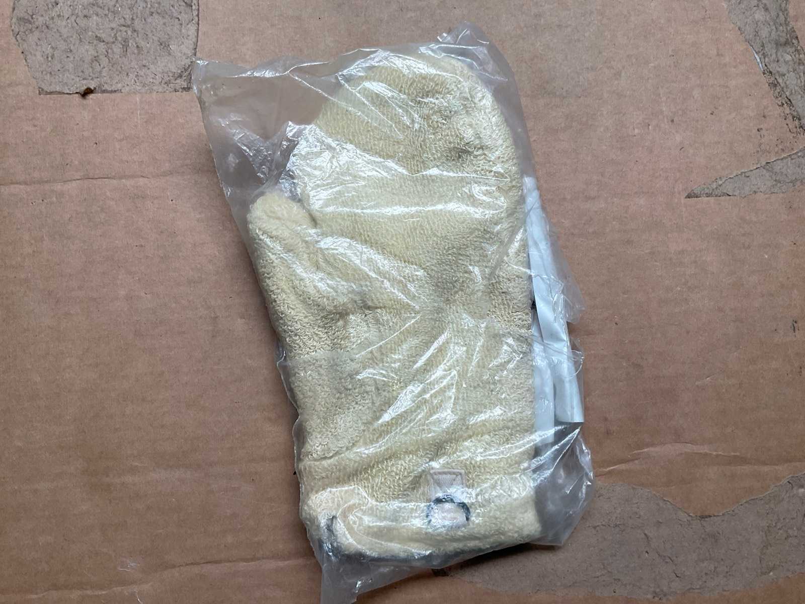 Heat protective mitten