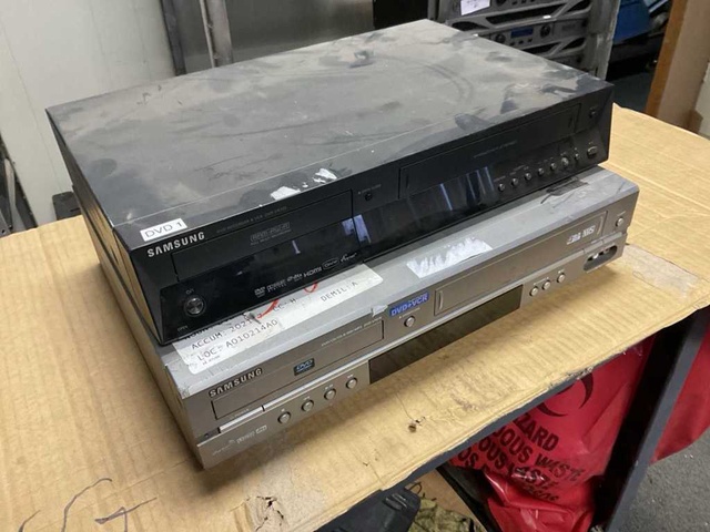 Samsung DVD-V7070 / DVD- VR355 Video& DVD recorder (2x)